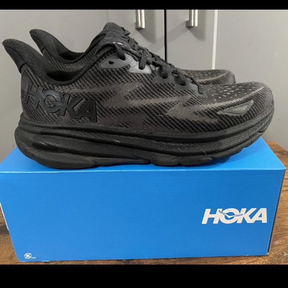 Hoka One One Clifton 9 Mens 8 Triple Black 1127895BBLC Athletic Running Shoes